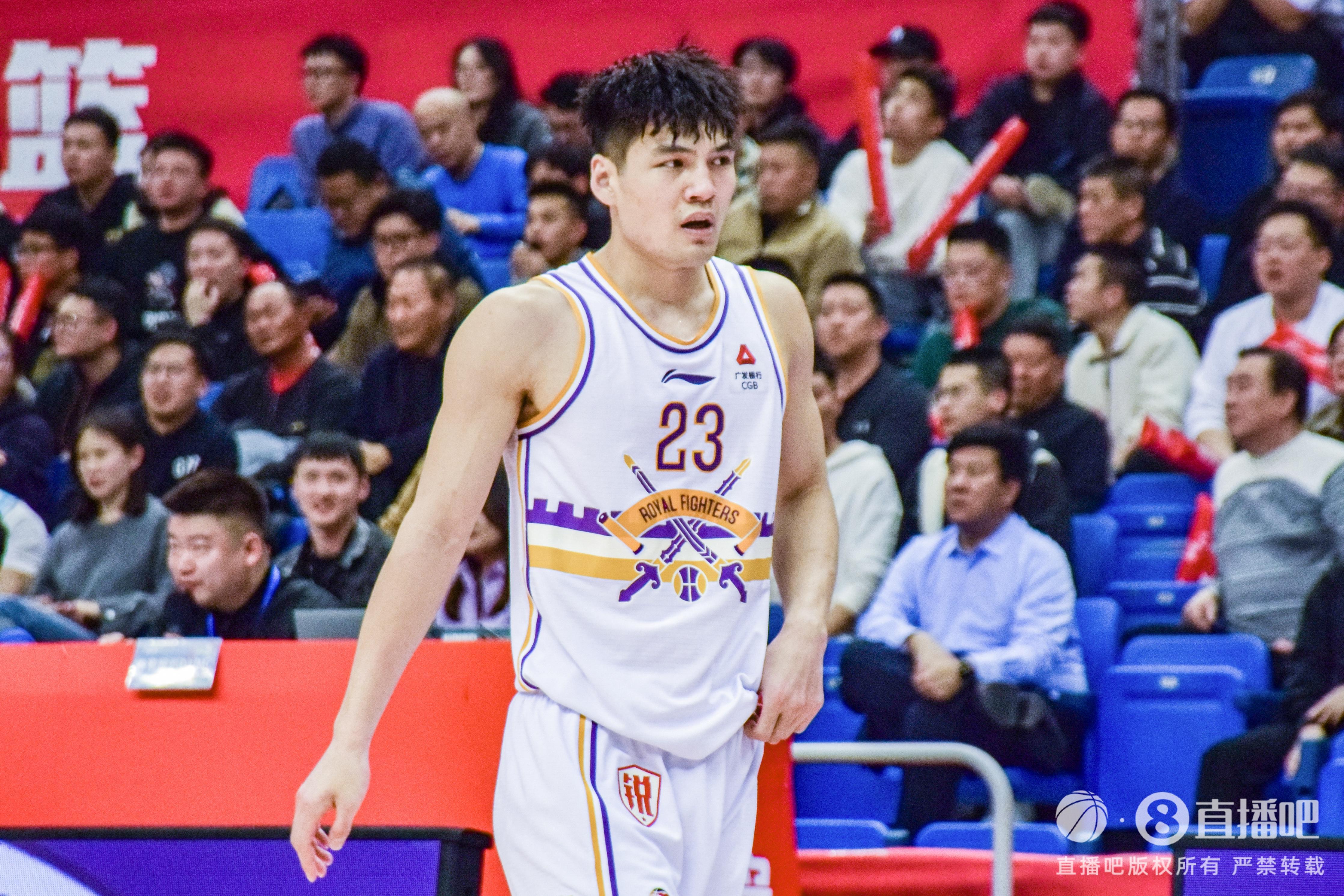 陈国豪：高中时最喜欢看詹姆斯打球 16年逆转夺冠给了我很大震撼